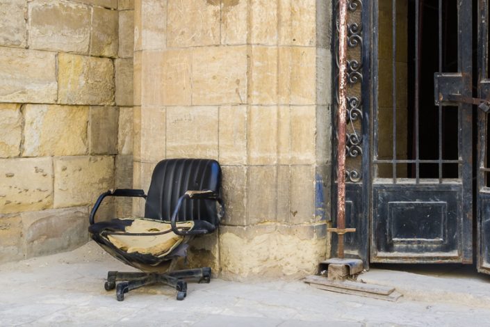 Eenzame stoelen en een reis in Jordanië